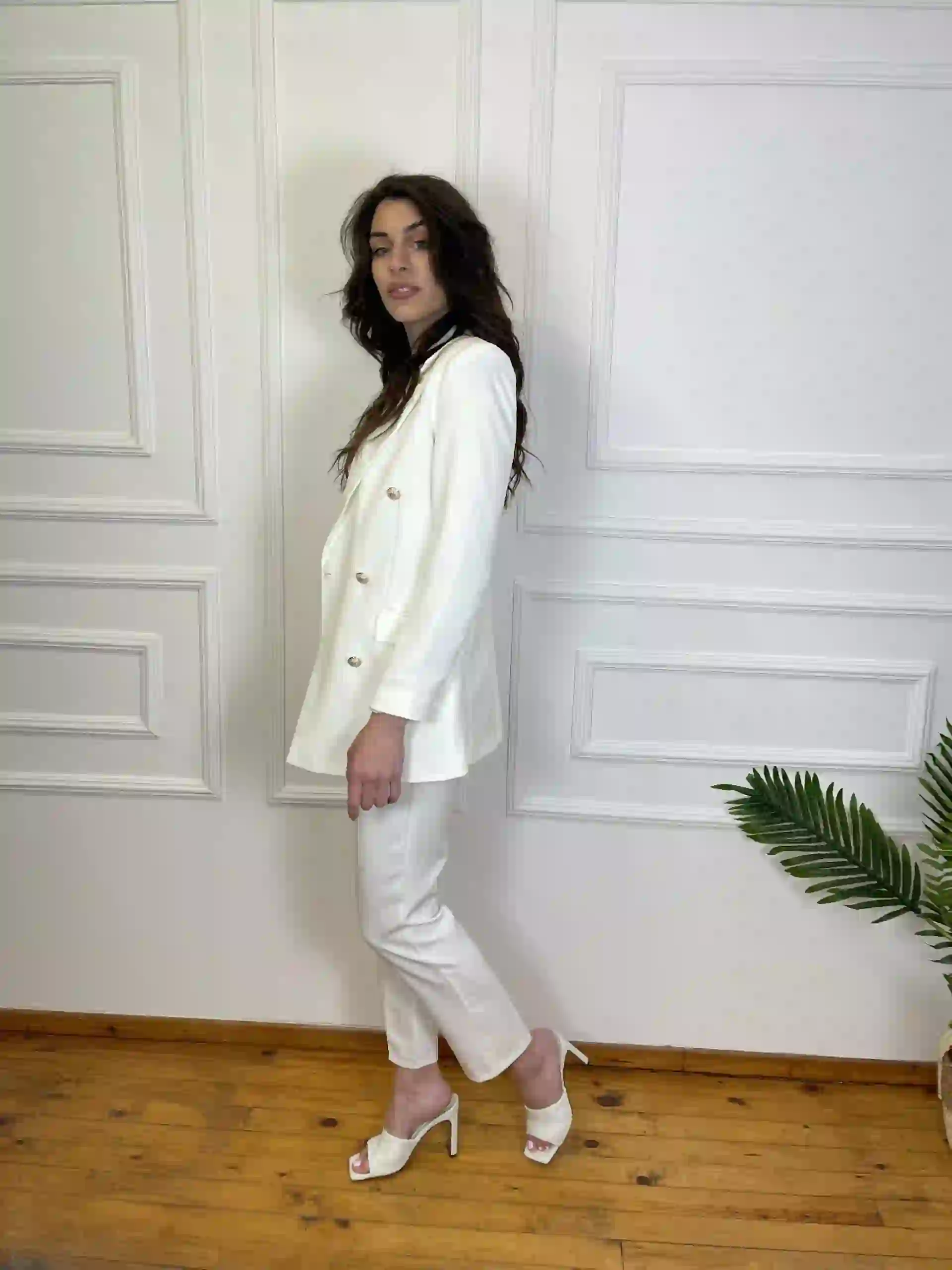 IMG-9094-min Κουστουμι με χρυσα κουμπια- Λευκο - Image 2