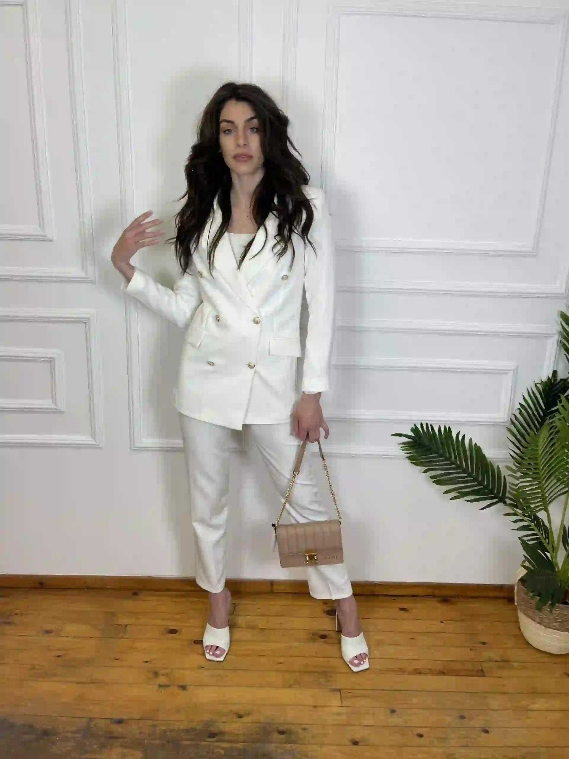 IMG-9117-min Κουστουμι με χρυσα κουμπια- Λευκο - Image 4