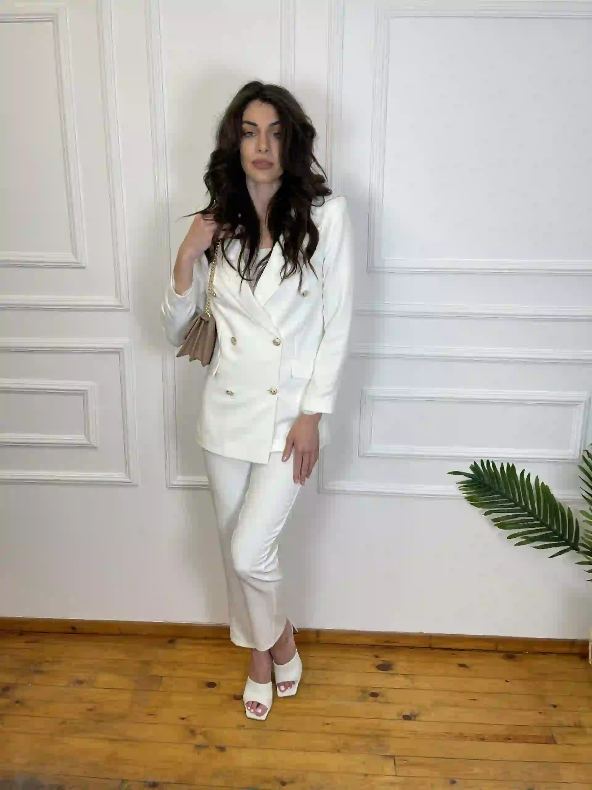 IMG-9121-min(1) Κουστουμι με χρυσα κουμπια- Λευκο - Image 5