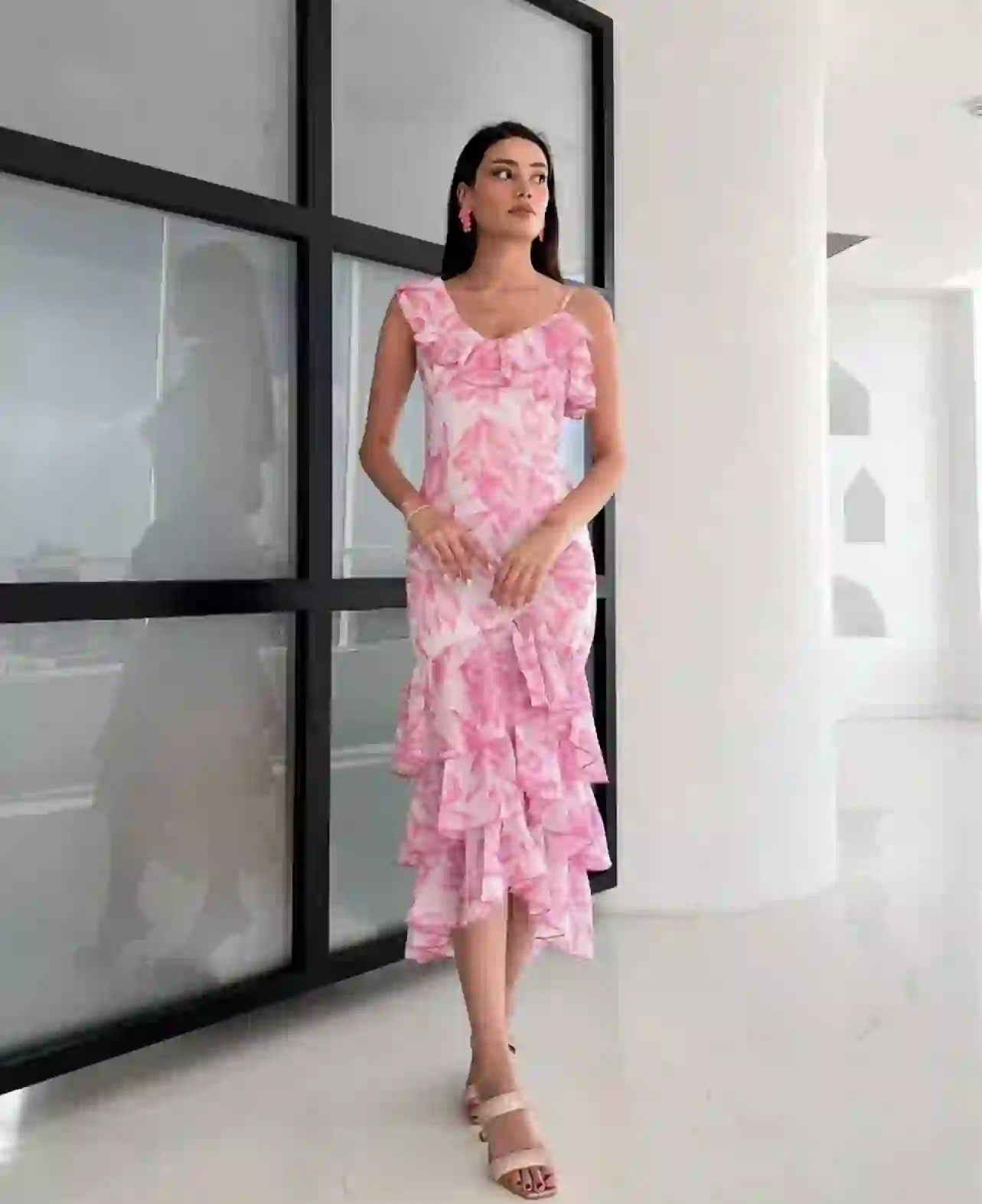 Floral Chiffon Φόρεμα με Ροζ Εμπριμέ 🌸