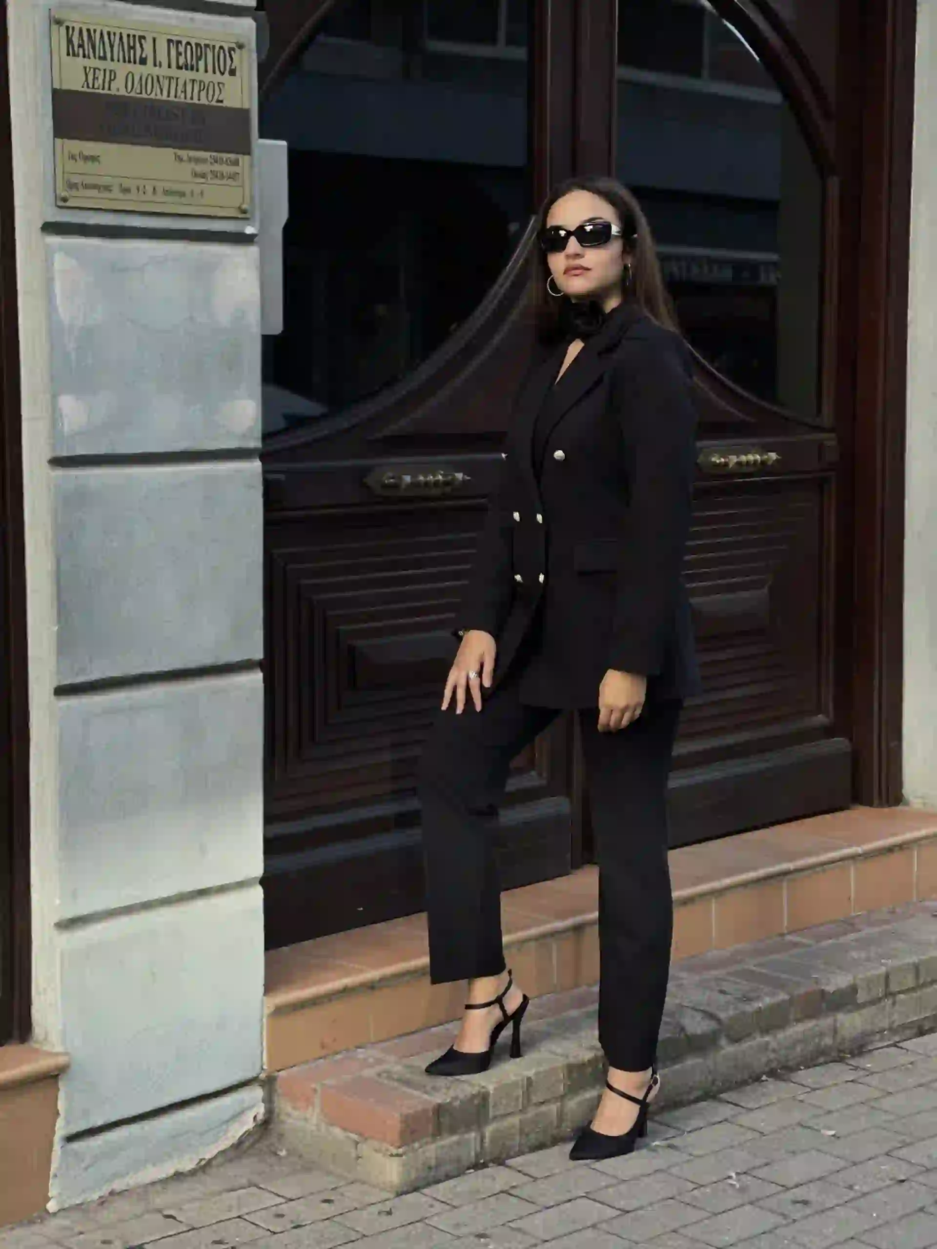 Κλασικό Γυναικείο Κουστούμι με Χρυσά Κουμπια/ Μαύρο