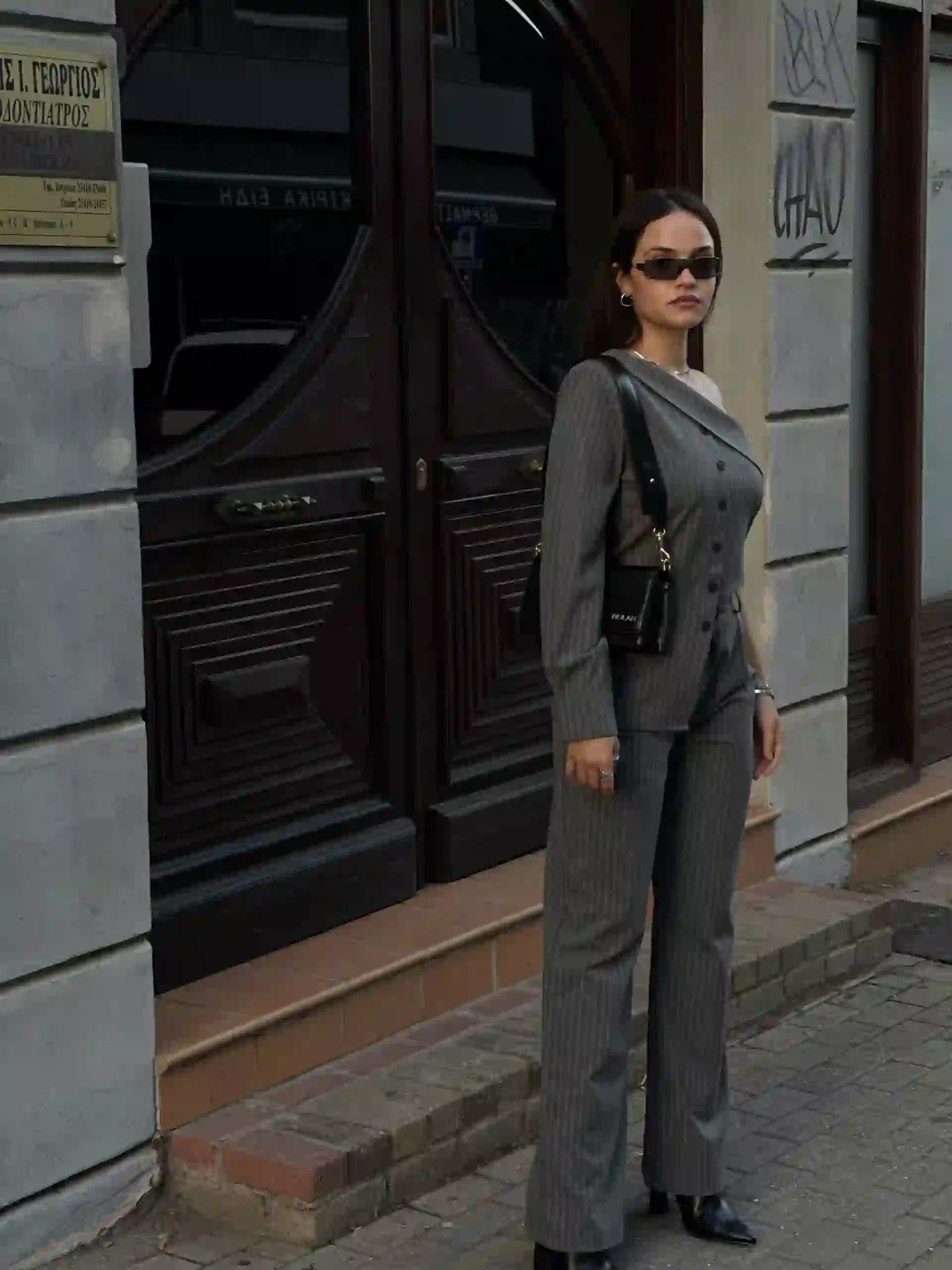 ◼️Ριγέ Σετ Κουστούμι Με Έναν Ώμο / Γκρι