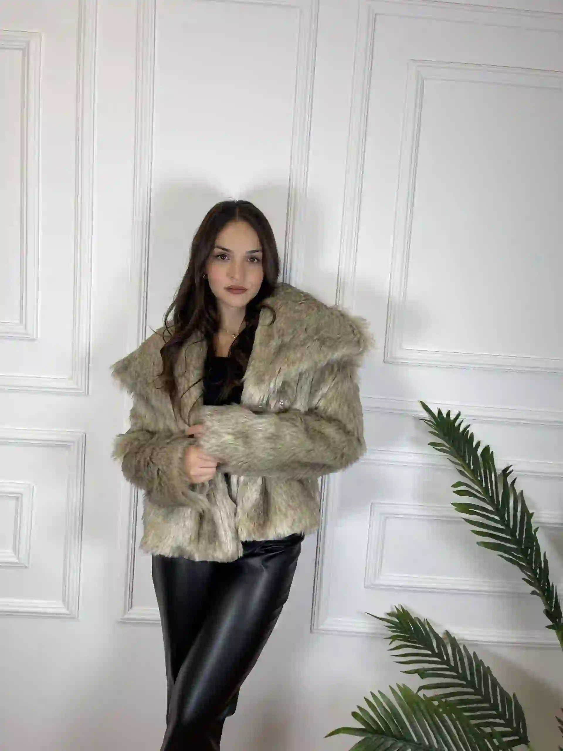 ◼️Κοντή Γυναικεία Γούνα / Μπεζ