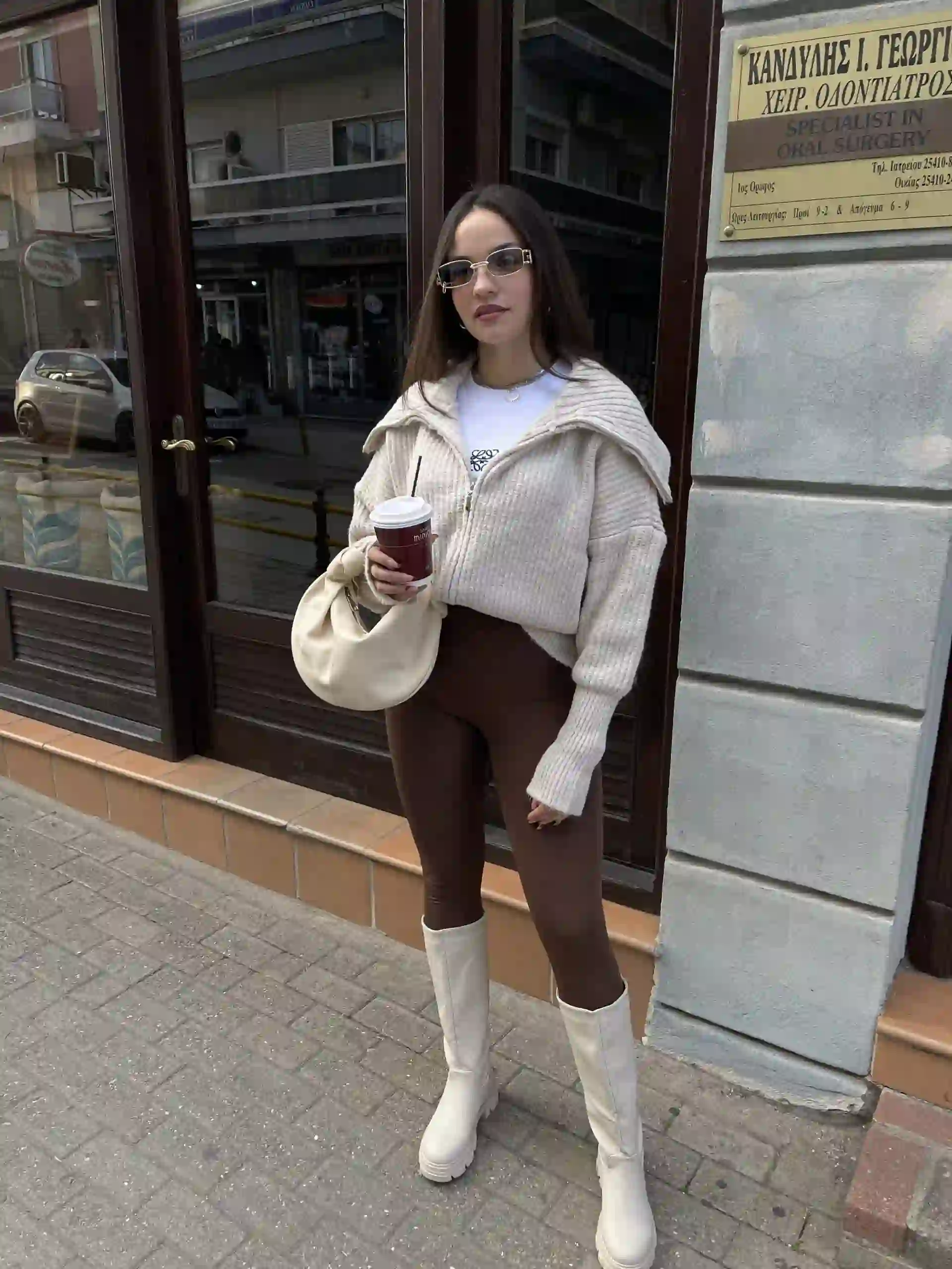 Κολαν Με Φλις/ Καφέ