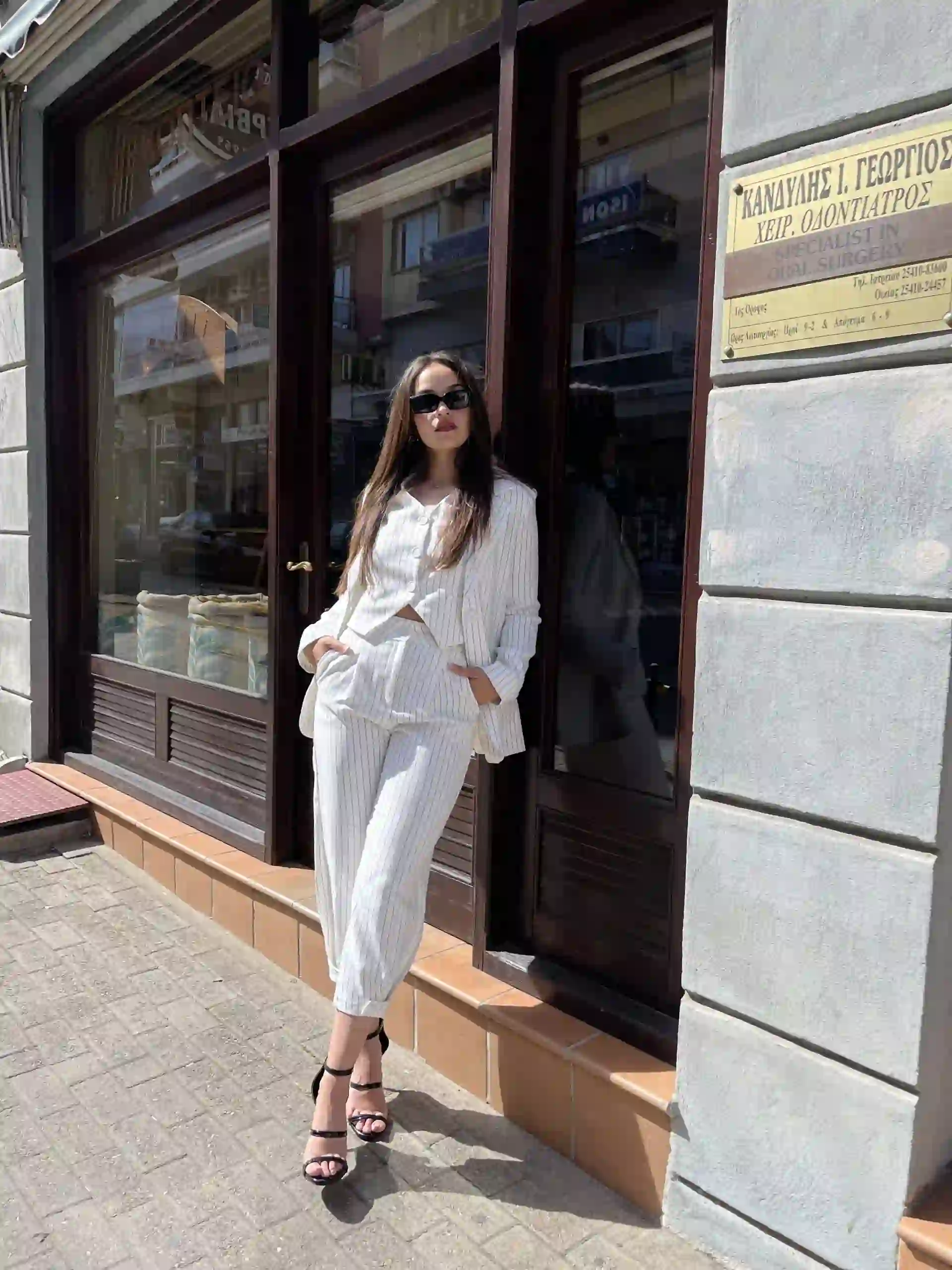 PREMIUM ΣΕΤ ΚΟΥΣΤΟΥΜΙ ΛΕΥΚΟ ΜΕ ΜΑΥΡΕΣ ΡΙΓΕΣ